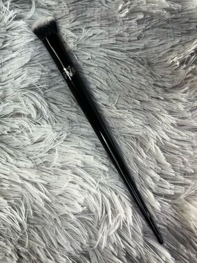 KAT VON D: Lock-It Edge Concealer Brush #35